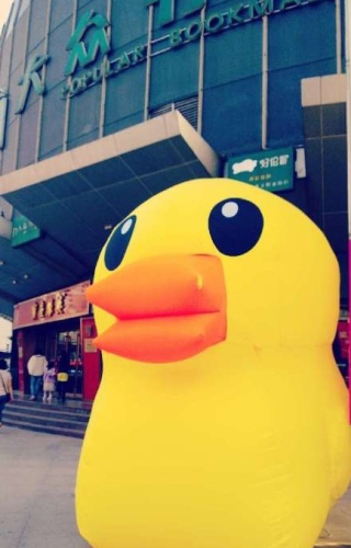 Illustration for article titled In China, There Are Too Many Giant Rubber Duck Rip-Offs